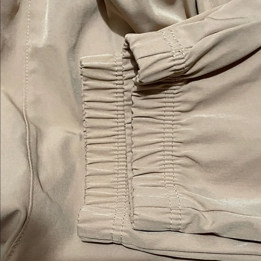 Nike Beige Cargo Joggers with White Swoosh NWOT - Picture 3 of 3